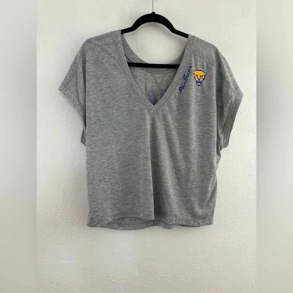 Pitt Panthers grey wear by Erin Andrew’s reversible short sleeve t-shirt size L